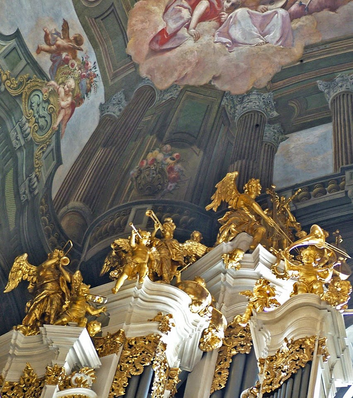 Modern Baroque Art - trumpet statues