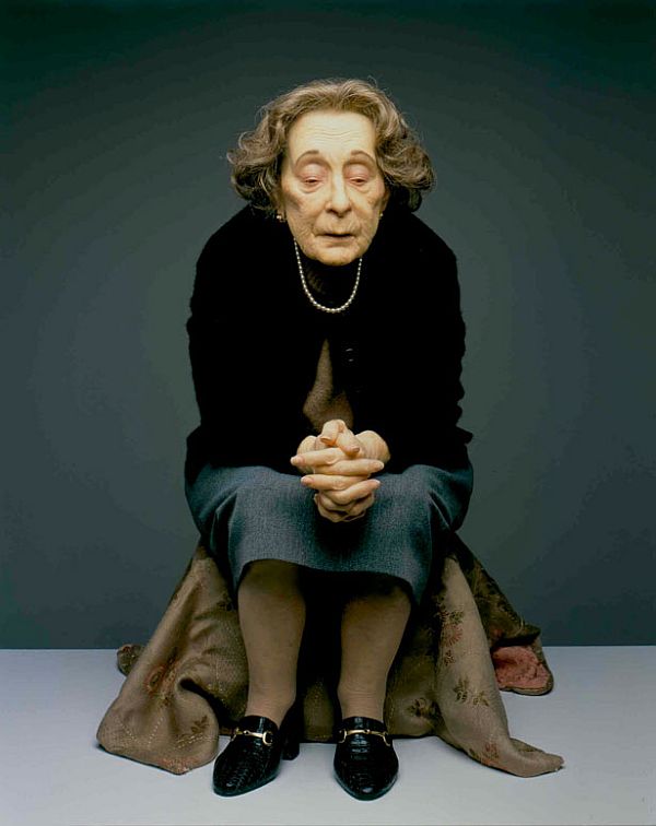 Mind-Blowing-Realistic-Human-Sculptures-by-Ron-Mueck-11