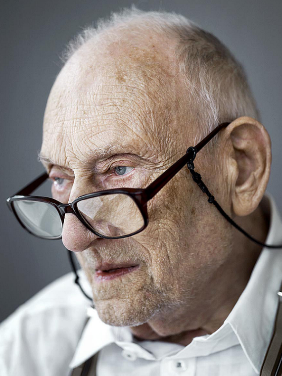Happy-at-100-Emotive-Portraits-of-Centenarians-7