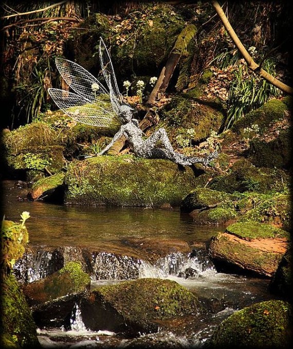 Wire-Sculptures-with-a-Twist-by-Robin-Wight-13