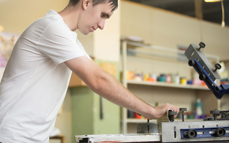 HOW TO PRINT A T-SHIRT: A STEP-BY-STEP GUIDE TO T-SHIRT PRINTING
