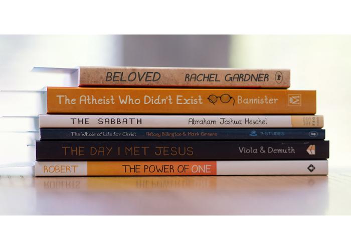 handwritten typeface - Image of Swipy handwritten Font designed by Iqra Ali.