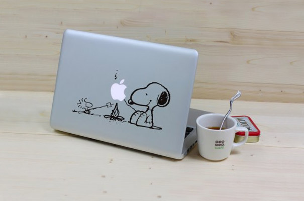 Funny-apple-laptop-stickers-10 Snoopy sticker