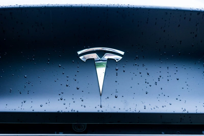 Tesla T symbol modern luxury car brand logo