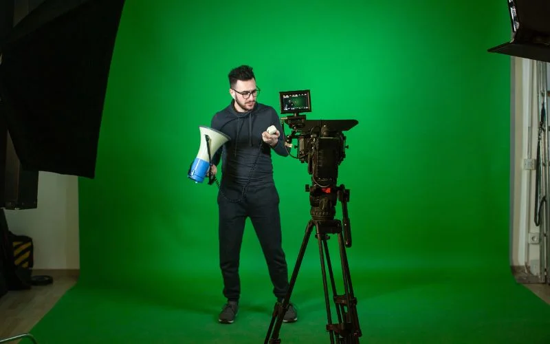 The Ultimate Guide on How to Use A Green Screen
